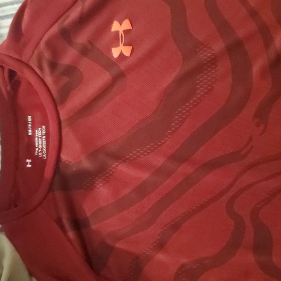 Men's size small Under Armour Tee - Picture 1 of 3